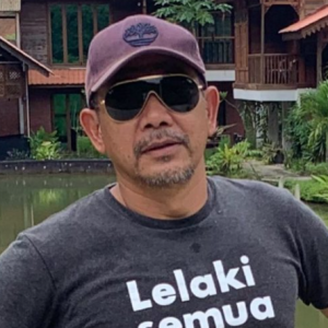 "Terdesak Sangat Ke," Rosyam Nor Bengang Akaun Tiktok Muat Nak Gambar Isteri Dan Anak-Anak