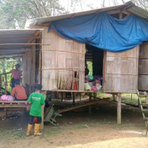 Isteri Mati Dipijak Gajah, Rumah Nak Roboh- Bapa Terpaksa Bawa 7 Anak Menumpang Rumah Orang