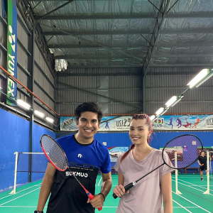 Dulu Syed Saddiq Dicop Tak Reti Main Badminton, Bila Regu Dengan Amelia Henderson Dia Bolot Sorang Pula!