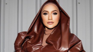 Ziana Zain Profesional, Tetap Teruskan Nyanyian Walaupun Muzik Tiba-Tiba Terhenti