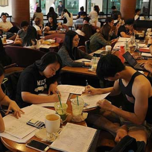 Ramai Bengang Pelajar Sibuk Study Dalam Mcdonald's, Siap Marah Budak-Budak Sebab Tak Nak Bising