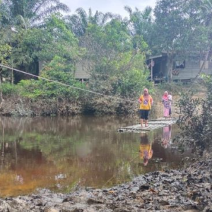 Dah 30 Tahun Sekeluarga Di Kelantan Hidup Tak Ada Elektrik Dan Bekalan Air Bersih