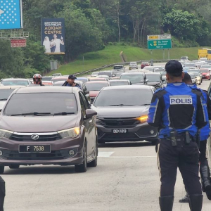 Tak Tahan Nak Kencing Alasan Elak Disaman Guna Lorong Kecemasan