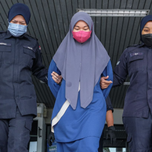 Berang Dituduh Keluar Dengan Lelaki Berduaan- Ustazah Pukul Cikgu Sampai Parah, Main Tarik-Tarik Tudung Depan Anak Murid