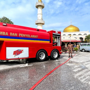 Bomba Hantar Bekalan Air Bagi Urusan Mandi Jenazah