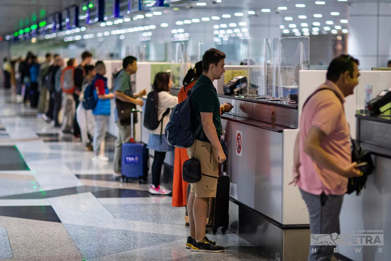 Mampukah QRT Imigresen Atasi Kesesakan Kemasukan Pelancong Di KLIA ...