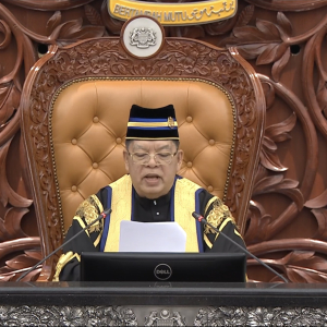 Speaker Dewan Rakyat Lantik Anak Sendiri Jadi Pegawai Dalam Parlimen?