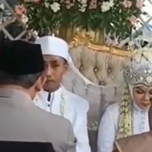 Nak Nikah Pun Tak Senang! Bunyi Bising Orang Main Lato-Lato Di Majlis Kahwin Bikin Jurunikah Bengang