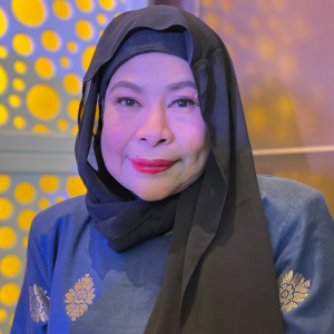 Mak Wan Latah Dikutuk Dah Tua Tapi Main TikTok "Bukan Menari Pun, Cari Kawan Je, Tengok Video Agama"