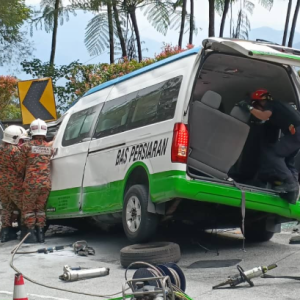 6 Maut, 9 Cedera Van Terbabas, Langgar Penghadang Jalan Ketika Turun Genting Highlands