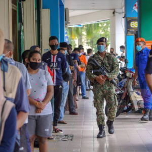 Rakyat Terbeban Dengan Caj RM1 Transaksi Atm