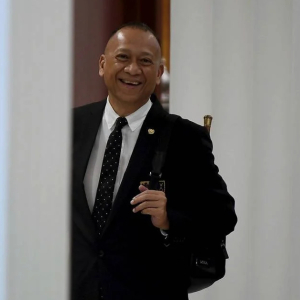 'Saya Tak Perlu Gaji, Tapi Kalau Kerajaan Nak Bagi Saya Ambil' - Nazri Aziz