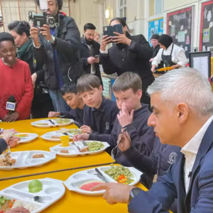 Pelajar Sekolah Rendah London Dapat Makanan Percuma