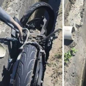 Lelaki Tunggang Motosikal Lawan Arus Maut Rempuh Hilux