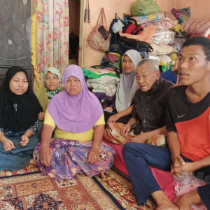 Ibu Bapa Dah Uzur, 6 Anak Tak Kerja-  Hidup Daif, hanya Harap Bantuan Bulanan RM500 JKM