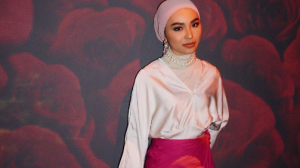 Dah Tak Tahu Halal Haram, Shariah Rose Dikecam Nampak Seronok Bersalaman Dengan Lelaki Bukan Mahram