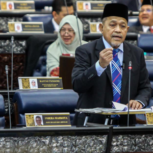 Bersongkok Dulu, Kini Dan Selamanya - Shahidan Akui Fanatik Agama Islam