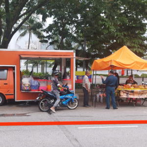 Ramai Bengang Kena Maki Dah Dihalau Oleh Peniaga, Selamba Bolot Kotak Parkir Buka Gerai Jualan