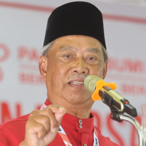 Kecoh Jadinya Bila Ada Yang Dakwa SPRM Tahan Muhyiddin Yassin Di Padang Golf