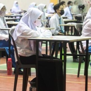 "Buat Kerja Loading Stock Bersepah Tengah Laluan,"- Wanita Label Budak Kampung Lepasan SPM Tak Ada Adab