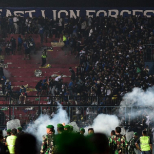 Pegawai Polis Dipenjara Setahun Setengah Kerana Menyebabkan Tragedi Stadium Di Malang