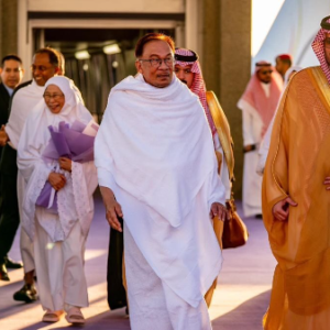 Datuk Seri Anwar Ibrahim Dan Isteri Selamat Tiba Di Jeddah
