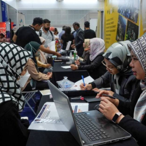 Syarikat Kena Penalti Kalau Tak Lantik Wanita