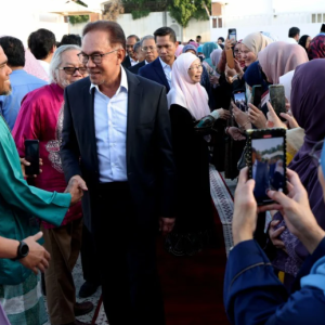 Anwar Ibrahim Ambil Kesempatan Berbuka Dengan Rakyat Malaysia Di Jeddah