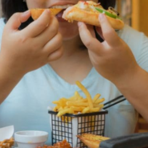 Wanita Dalam Dilema- BFF Kutuk Sebab Badan Gemuk, Tapi Suami Suka, Asyik Sumbat Makan Berlebihan-Lebihan