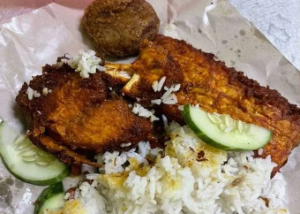 Tak Masuk Akal Jual Nasi Ayam Berempah Sampai RM15, Kedai Dah Ditutup Selepas Kena Hentam Kaw Kaw