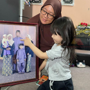 Janda Hidup Daif Lepas Suami Meninggal- Bela Anak Dan Cucu, Raya Tahun Ini Tak Ada Baju Baharu