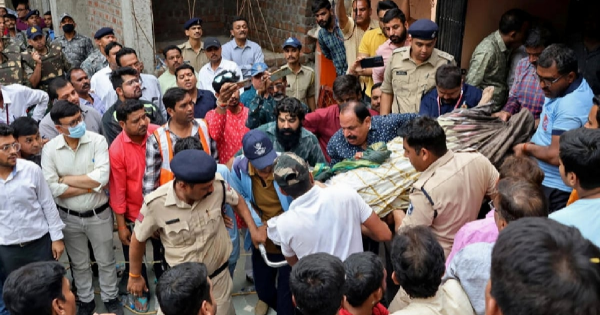 36 maut lantai kuil runtuh di India