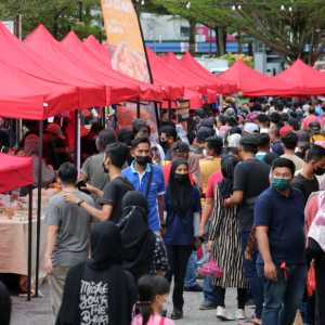 Tak Bertudung, Pakai Skirt, Seluar Sendat Dan Baju Nampak Dada - Iman Lelaki Terseksa Tengok Wanita Di Bazar Ramadan