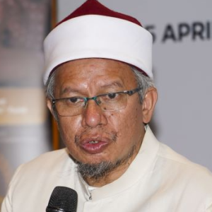 "Belikan Hadiah, Bawa Makan Luar, Jalan-Jalan, Suami Pinjam Duit Tak Perlu Tuntut Beriya-Iya,"-Dr Zulkifli Al-Bakri Nasihat Suami Isteri Dan Artis ...