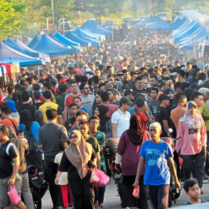 Peniaga Bazar Dikecam- Marah Pakcik Nak Beli Lauk RM3 Je, Minta Plastik Pun Merungut