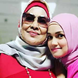 "Derita Hati Dilalui Bukan Sehari Dua Tapi Bertahun," Ibu Syamsul Doa Semoga Allah Beri Kebahagiaan Abadi Untuk Puteri Sarah