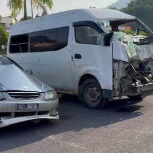 15 Murid Cedera, Lori Balak Rempuh Van Sekolah