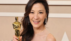 Michelle Yeoh Balik Kampung, Bawa Trofi Oscar Ke Kubur Mendiang Bapa Di Ipoh