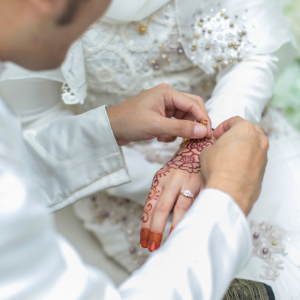 Gaji 3K, Tunang ‘Demand’ Hantaran 20K, Duduk Kondo Mahal, Lelaki Sedang Fikir Nak Batal Perkahwinan