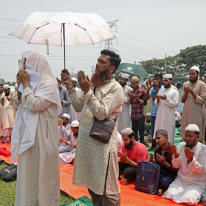 Rakyat Bangladesh Solat Hajat Di Padang, Doa Mohon Hujan Turun