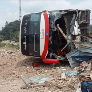 Suami Isteri Maut Myvi Masuk Laluan Bas