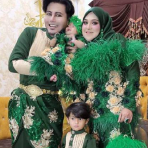 Lelaki Sanggup Keluar Belanja RM60 Ribu, Jahit Sendiri 120 Pasang Baju Raya Untuk Isteri Dan Anak-Anak