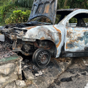 Kereta Terbakar Lepas Curi Handphone Di Kedai Runcit