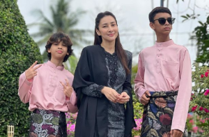 "Tempat Saya Dekat Sinki Dapur," Pakai T-Shirt Dan Kain Batik Je, Rita Rudaini Tak Beli Baju Raya