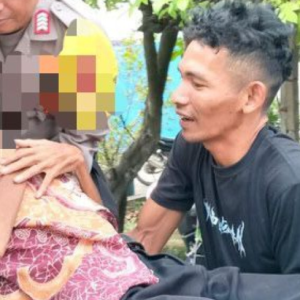 Lelaki Tua Lumpuh Dibuang Keluarga, Ditinggalkan Di Tepi Jalan Raya