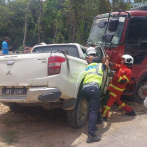 Lelaki Maut Pacuan Empat Roda Bertembung Lori