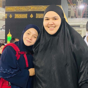 Upload Gambar Dengan Bainun Di Makkah, Anne Ngasri Dikecam Tak Peduli Pasal Bella