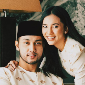 Terlihat Ada Yang Sedang Membesar, Sweet Qismina Dah Hamil Ke?