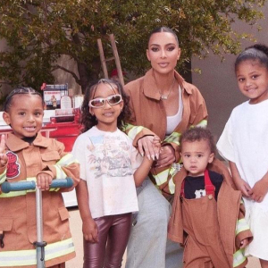 Menangis Sebelum Tidur, Kim Kardashian Akui Tak Mudah Besarkan 4 Anak