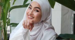 "Whoever That Does Not Like Me Or Ada Masalah Dengan Saya, You Dont Have To Be Fake And Talk To Me," Elfira Loy